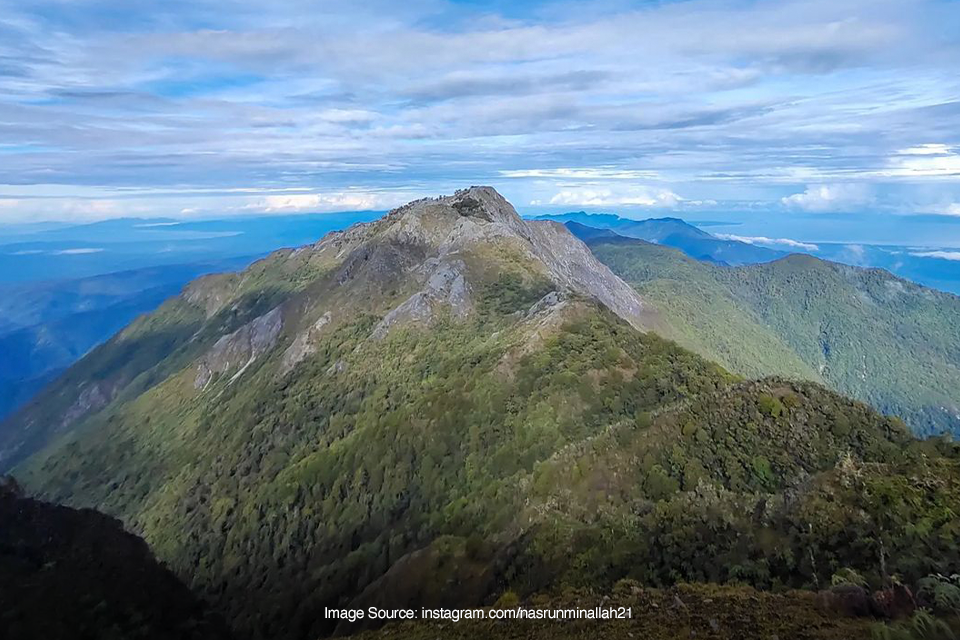 Menjajal Trek Pendakian Gunung Binaiya Atap Tertinggi Di Maluku