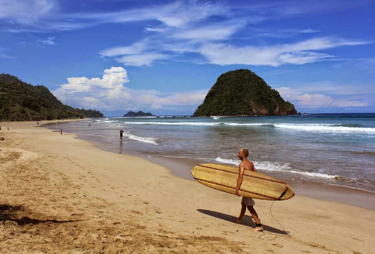 Aktivitas Seru Di Pantai Pulau Merah Banyuwangi Jawa Timur Superlive