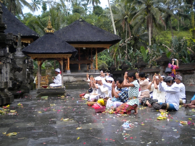 Fakta Mengenai Tirta Empul Kuil Yang Memiliki Kekuatan Magis Serta