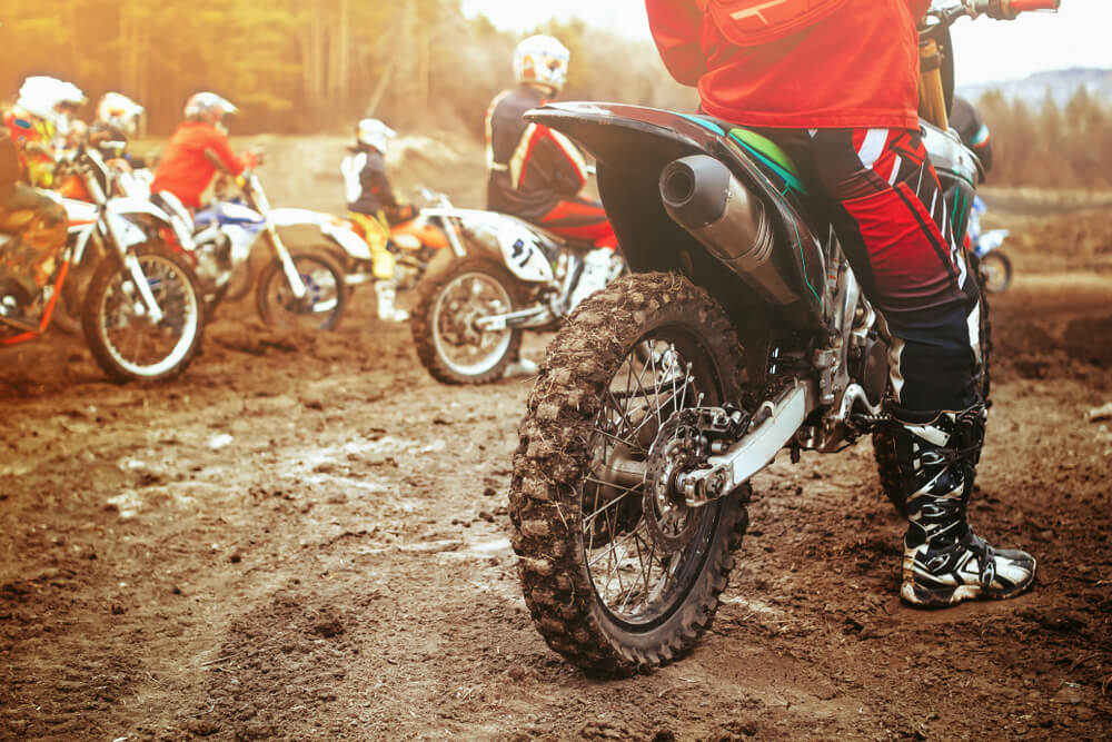 Sepatu Riding Pilihan Sepatu Boots Racing untuk Tampil Keren di Road Race | SUPERLIVE
