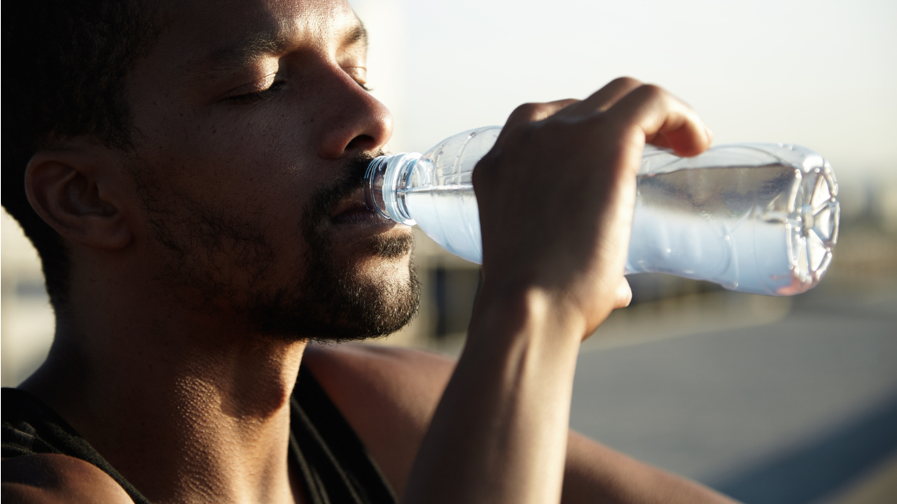 Minum Air Dingin Saat Olahraga, Apa Sih Dampaknya Buat Badan Lo ...