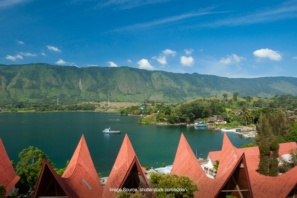 Menikmati Keindahan Danau Toba Danau Terbesar Di Indonesia Yang Hot