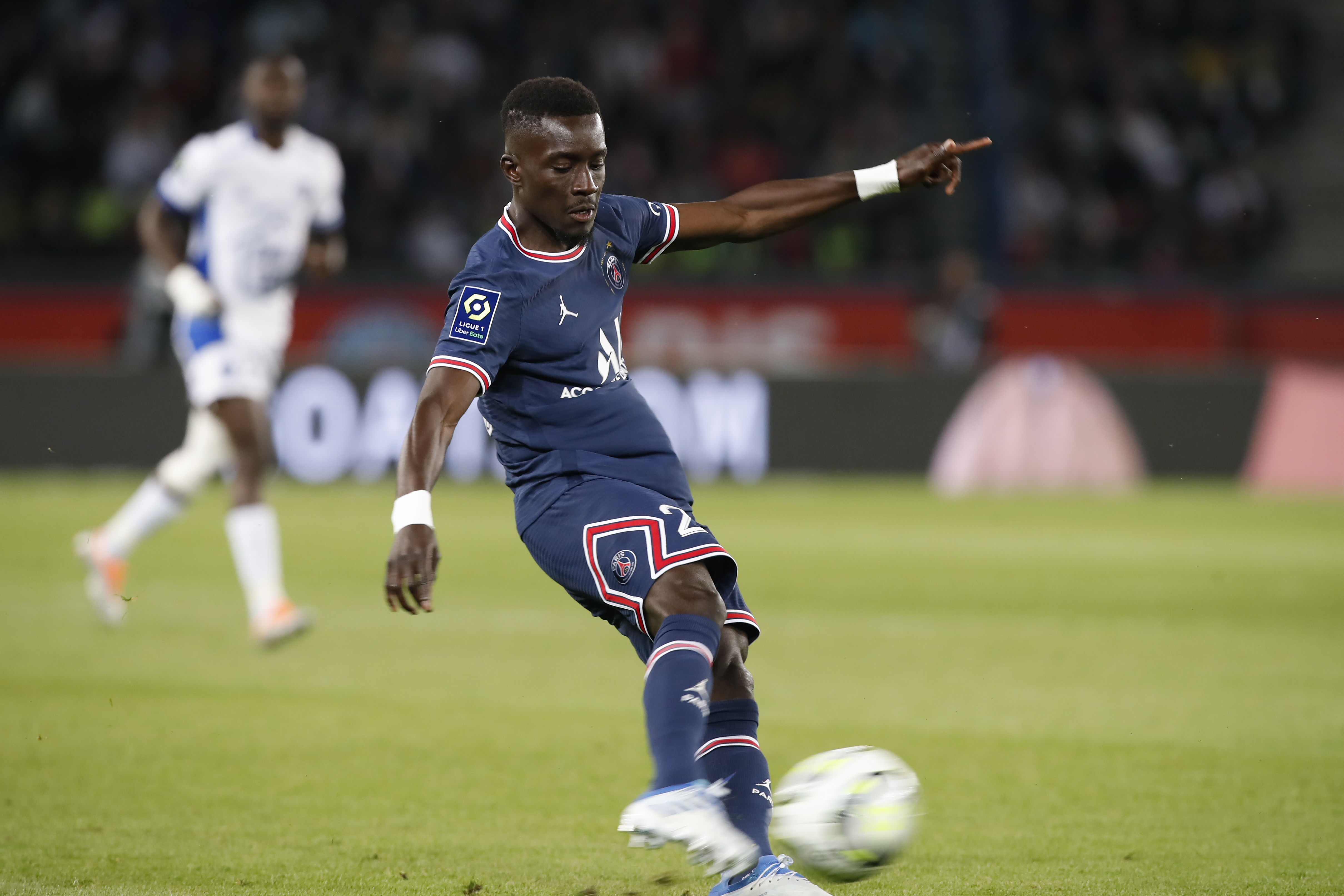 PSG Kampanyekan LGBT, Idrissa Gueye Menolak Dimainkan