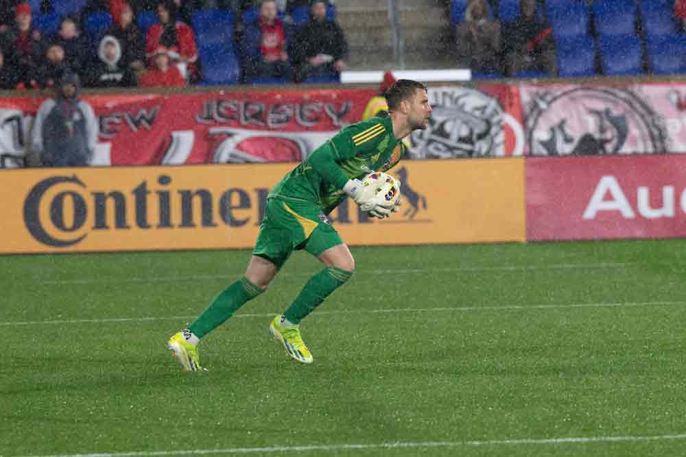 Kiper Timnas Indonesia