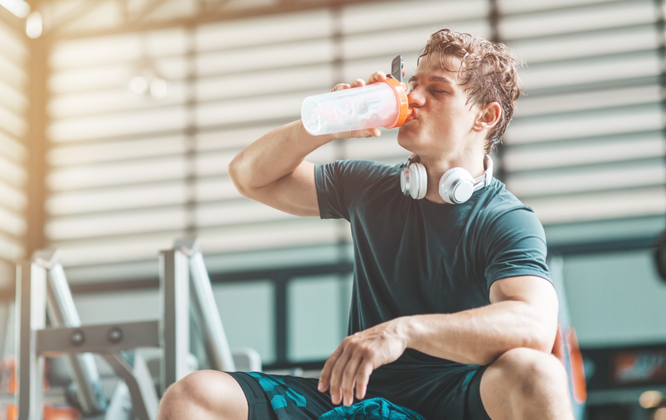 Boleh Nggak ya, Minum Pre-Workout sebelum Nge-Gym?