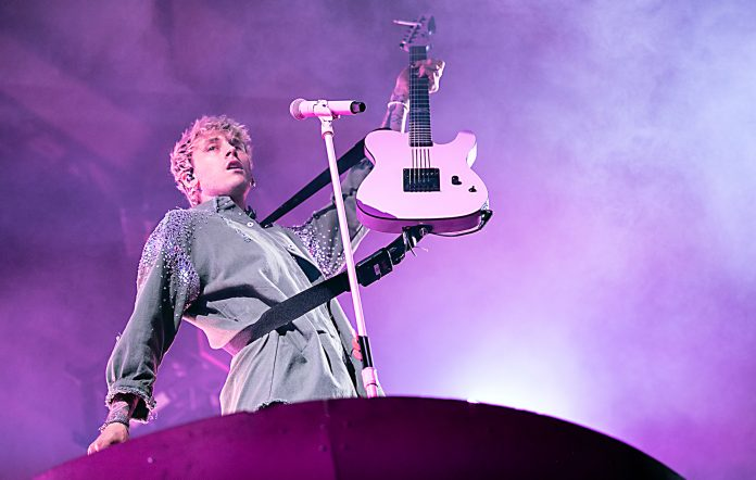 Machine Gun Kelly Kolabs dengan BMTH untuk Single Maybe
