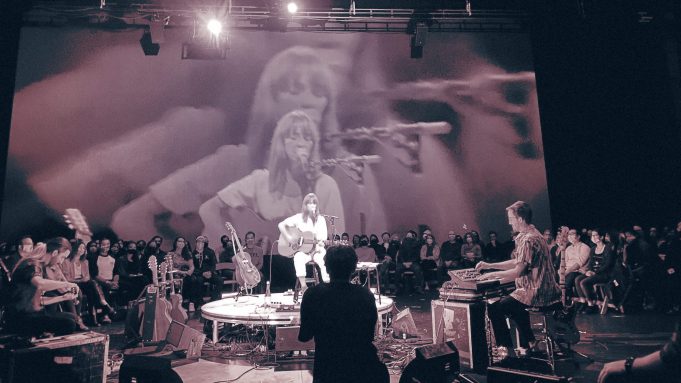 Feist Kembali Untuk Memperkenalkan Album Keenamnya