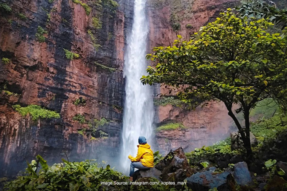 Air Terjun Kapas Biru