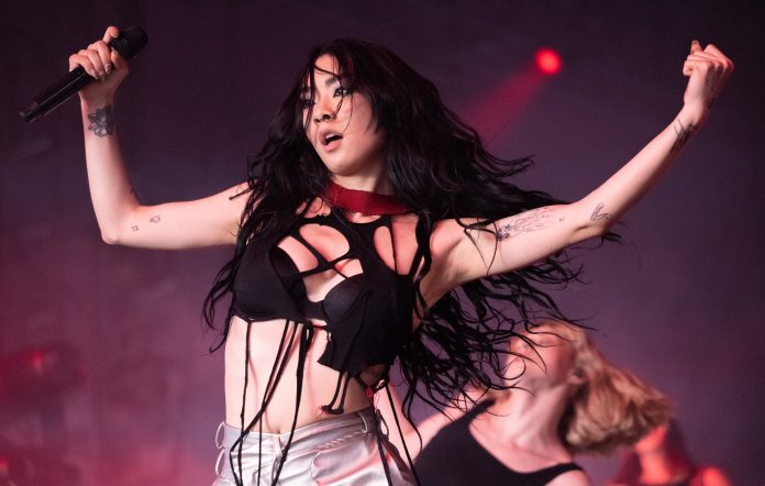 Rina Sawayama Umumkan Album Barunya, Hold The Girl