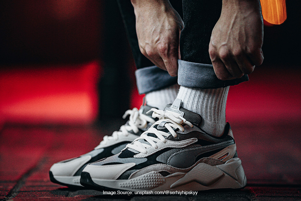 jenis sepatu buat traveling