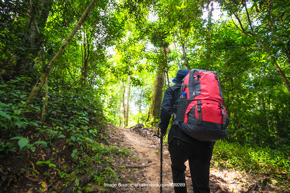 berjalan saat mendaki