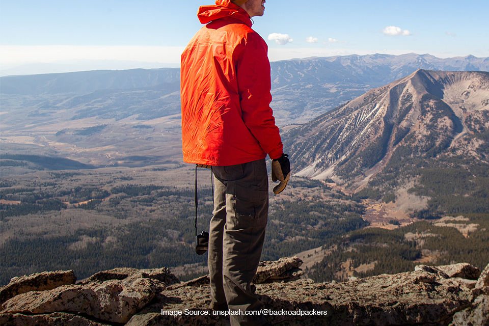 pakaian berwarna cerah