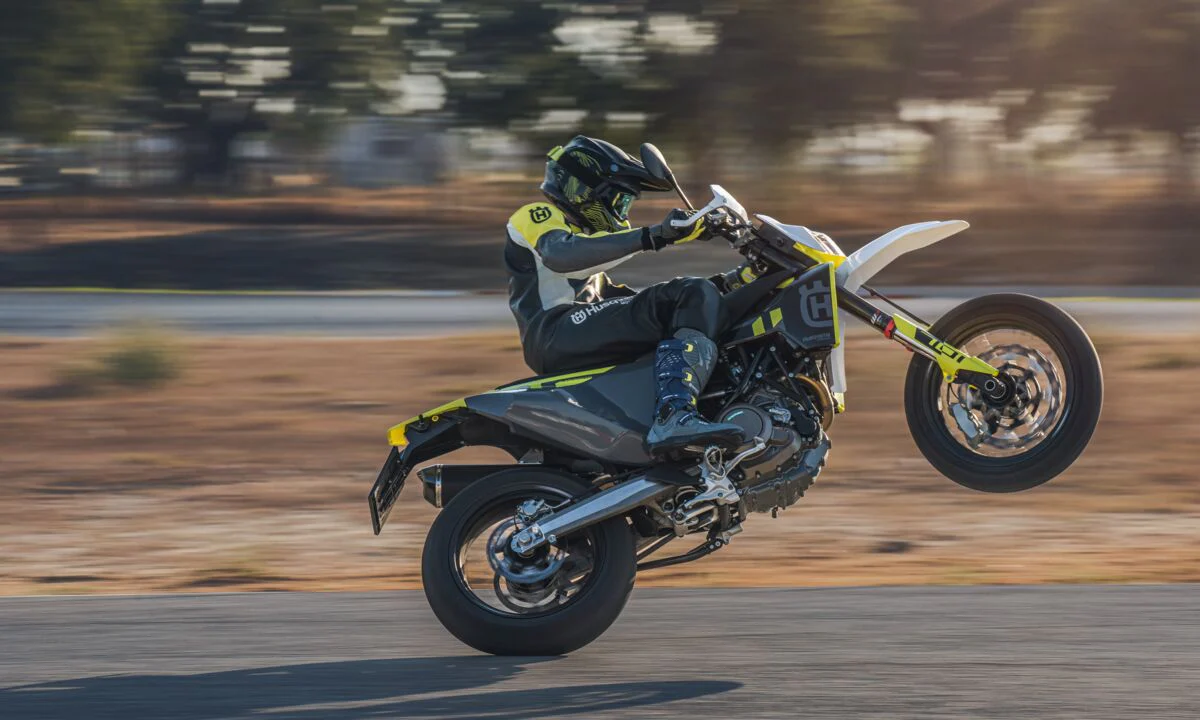Supermoto: Motor All-in-One untuk Semua Tipe Rider!