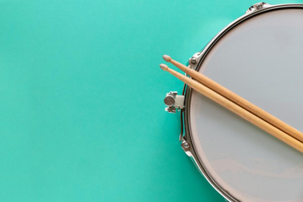 5 Cara Memainkan Drum untuk Pemula