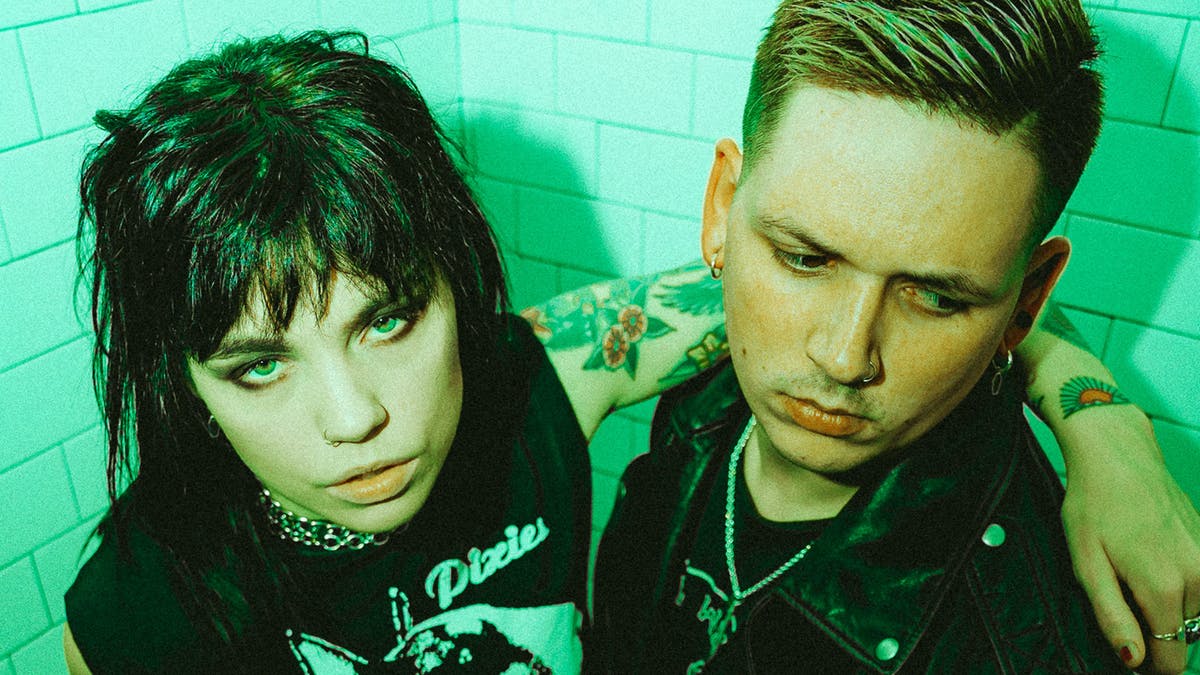 Hot Milk Sebar Single Baru yang Eksplosif, Teenage Runaways