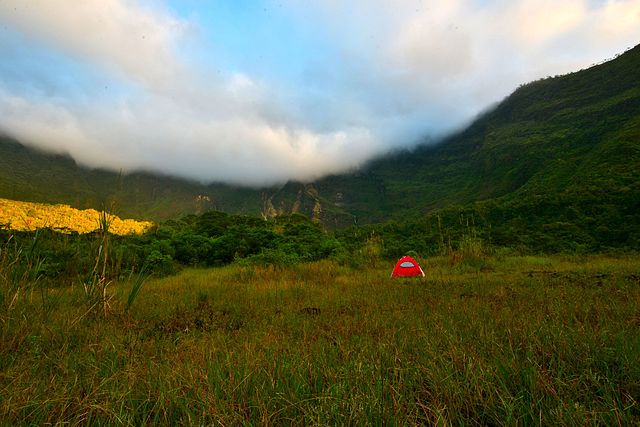 Gunung Galunggung. Image: Wikipedia/Ocyid X