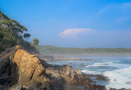 Pantai Karang Tawulan. Image: Instagram/@Foto profil pantai_karang_tawulan Foto profil a.yudhaanggara a.yudhaanggara