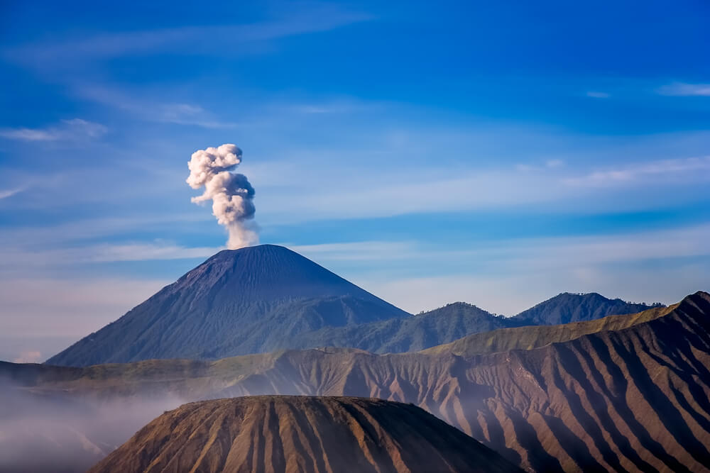 Gunung tertinggi di jawa