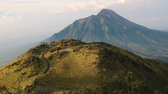 Gunung Merbabu. Image: Pixabay