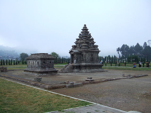 Candi Arjuna di Dieng. Image: Wikipedia