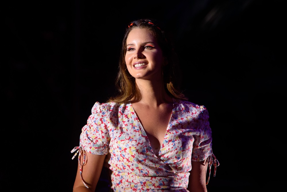 Lana Del Rey Tarik Mundur Perilisan Album Kedelapan