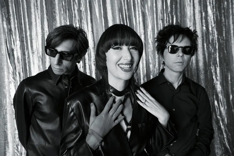Yeah Yeah Yeahs bagikan single baru, Burning