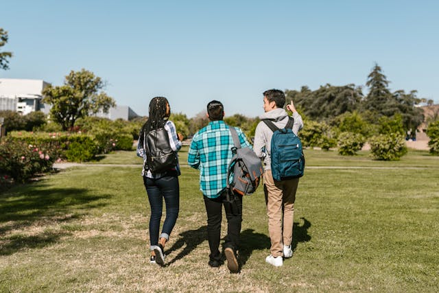 Ilustrasi walking tour. Image: RDNE Stock project/Pexels