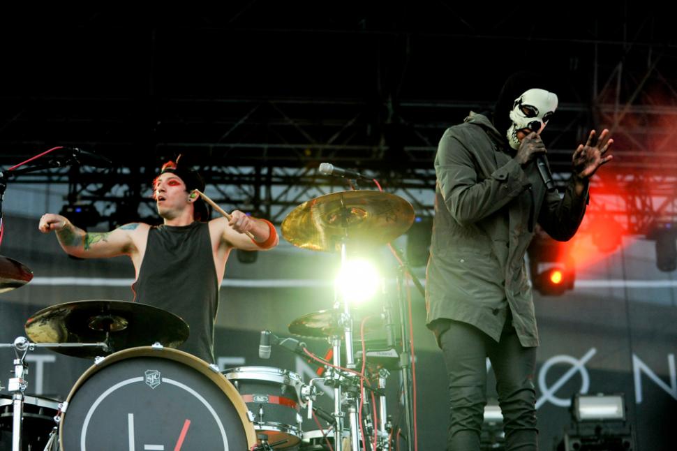 Twenty One Pilots Jawab Polemik single “Level Of Concern”