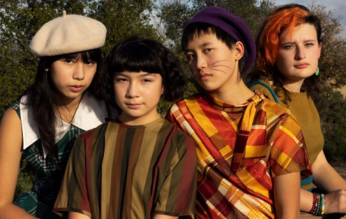 The Linda Lindas Lepas Video Musik Single Talking to Myself