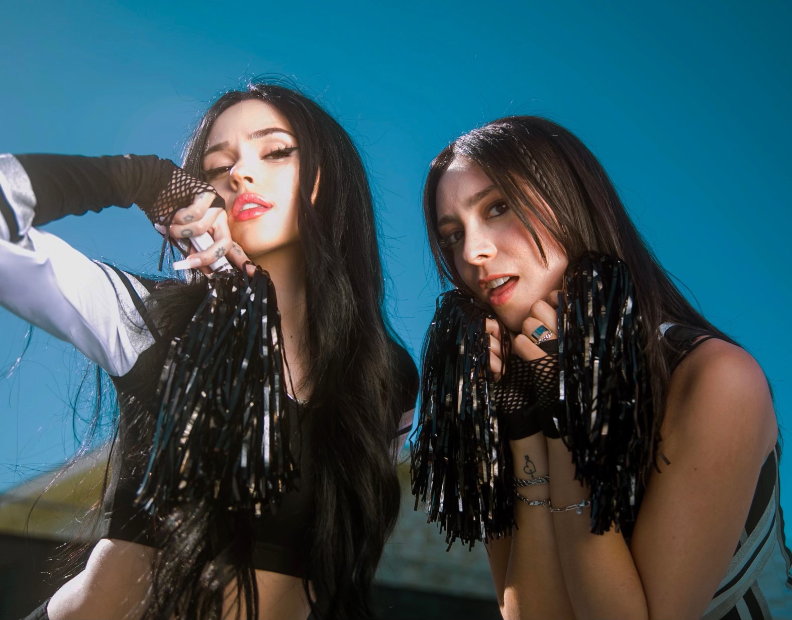 LØLØ dan Maggie Lindemann Lepas Lagu Pop-Punk, debbie downer