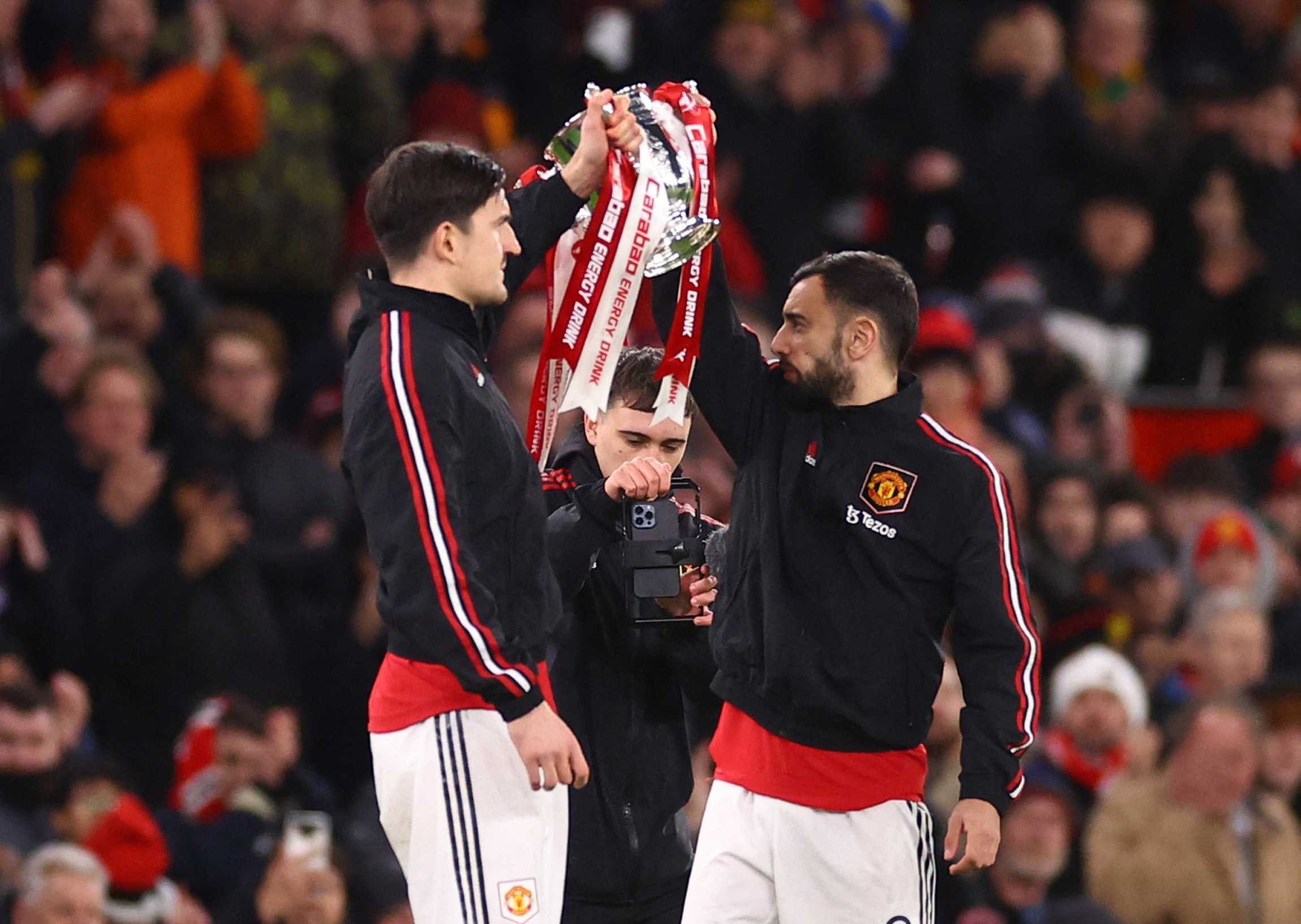 Manchester United's Harry Maguire and Bruno Fernandes with the Carabao Cup trophy before the match REUTERS/Carl Recine