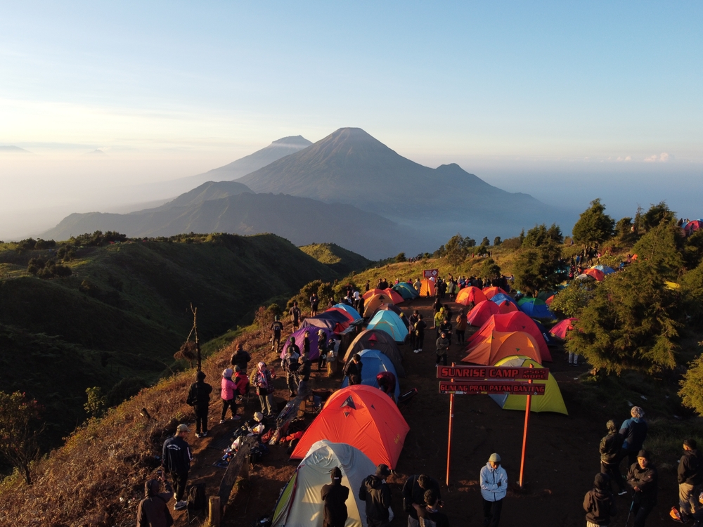 GUNUNG YANG RAMAI SAAT LIBUR LEBARAN