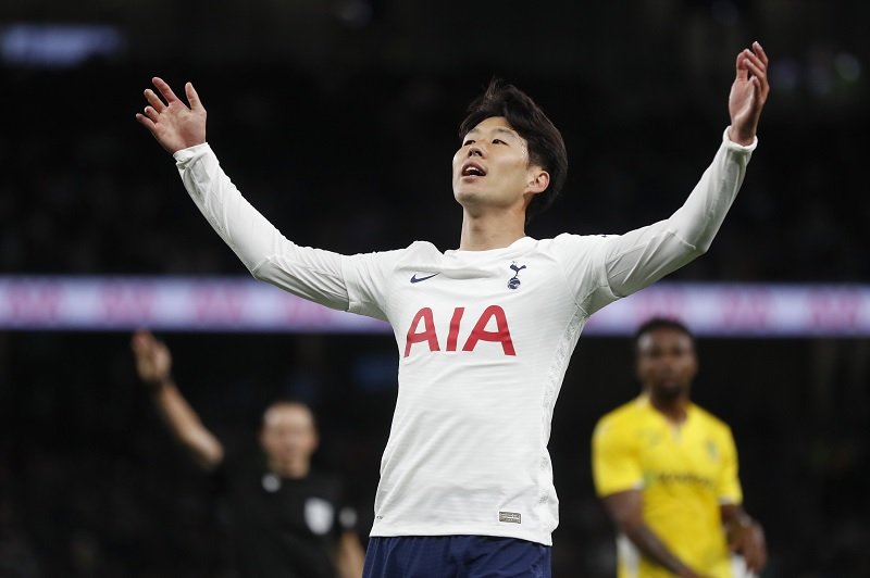 Son Heung-min: Gelandang Korea Selatan, Ujung Tombak Sepakbola Asia!