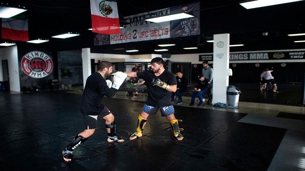 Latihan MMA di Amerika Lebih Keras!