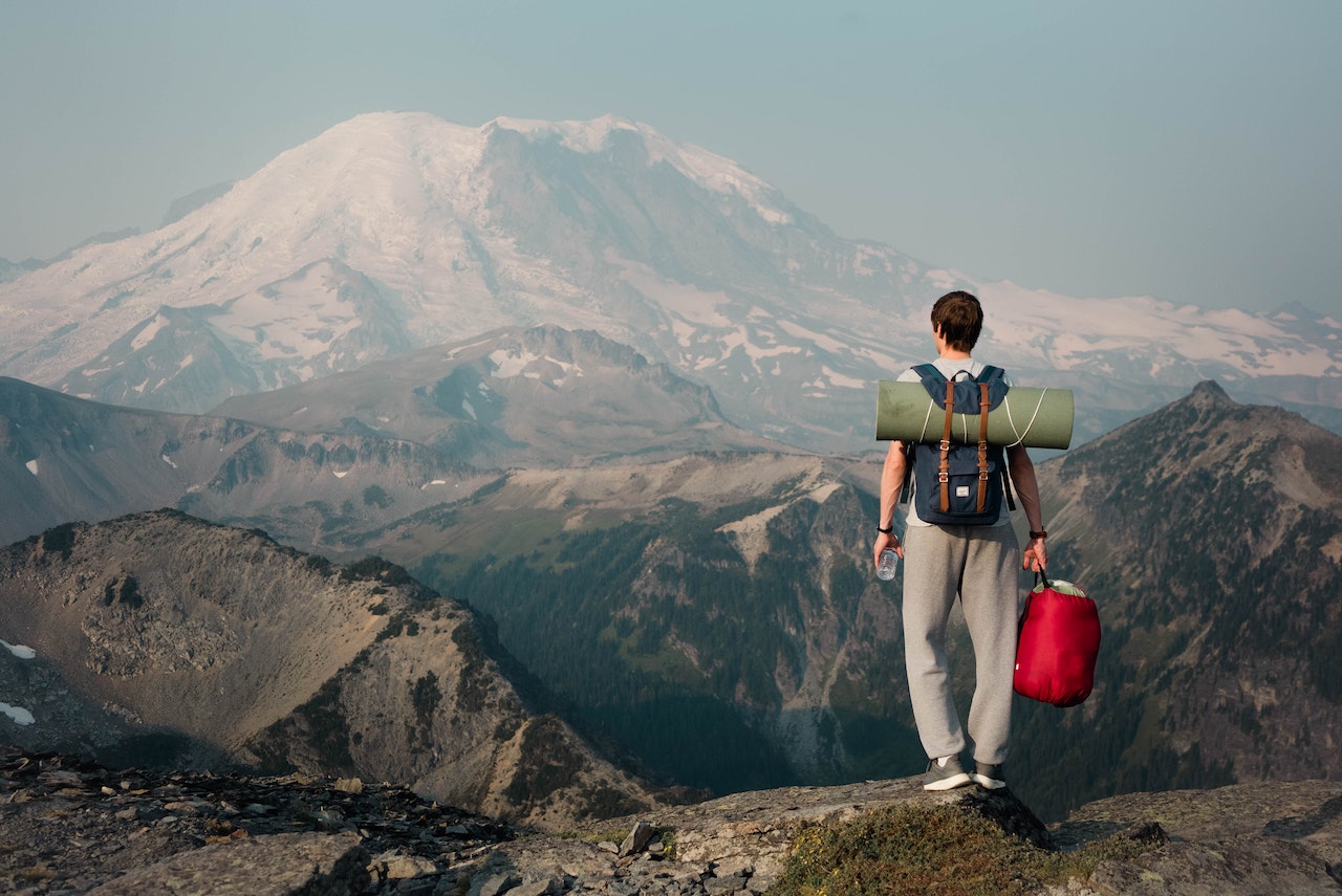 Ilustrasi hiking. Image: Dziana Hasanbekava/Pexels