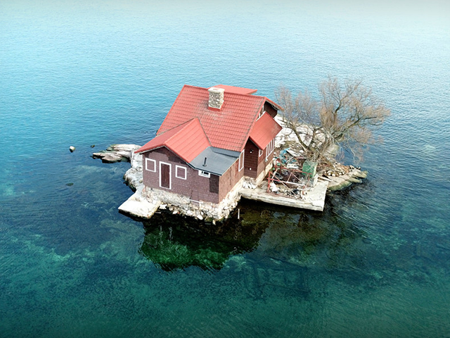 Kehidupan Pria yang Hidup Sendiri di Pulau Selama 32 Tahun