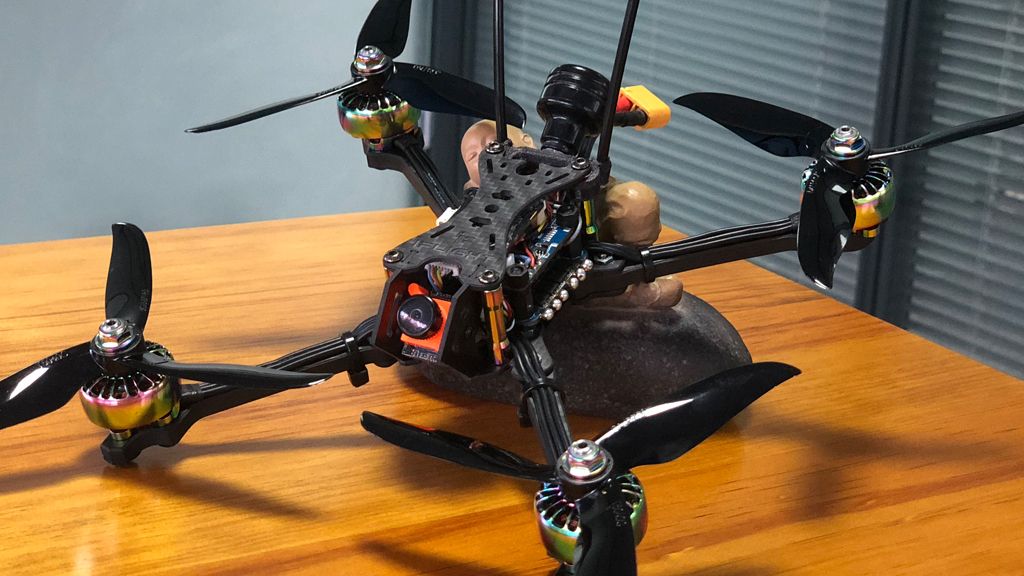 Apa itu Drone Racing?