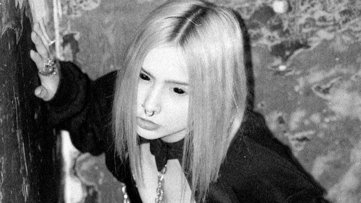 Mimi Barks Lepas Single Barunya yang Gelap, DEADGIRL