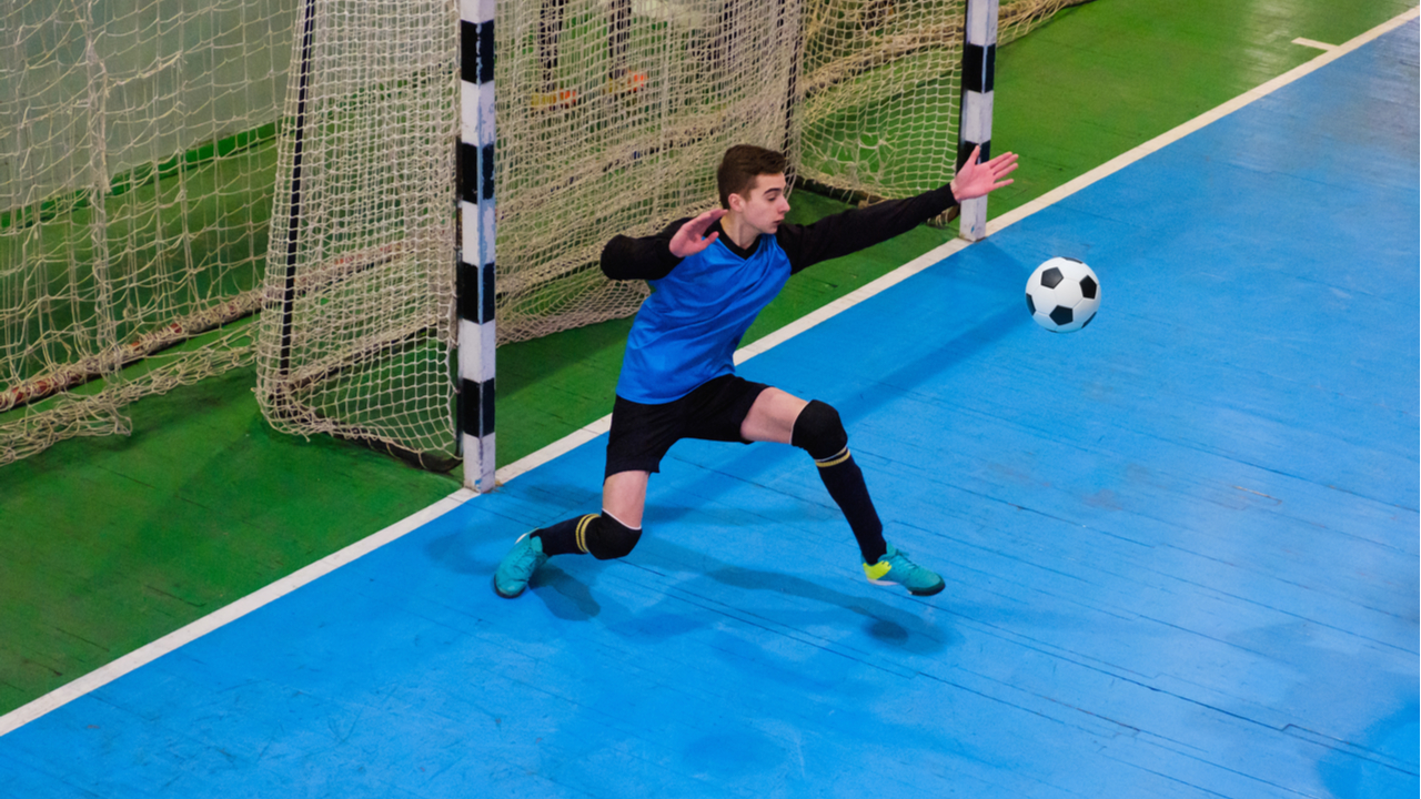 UNIK! LATIHAN REFLEKS KIPER FUTSAL DENGAN BOLA VOLI DAN TENIS!