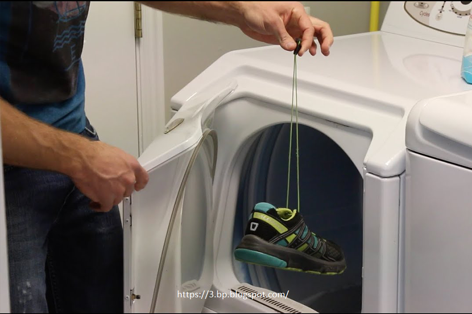 Cara Menghilangkan Bau pada Sepatu Gunung Tanpa Dicuci!