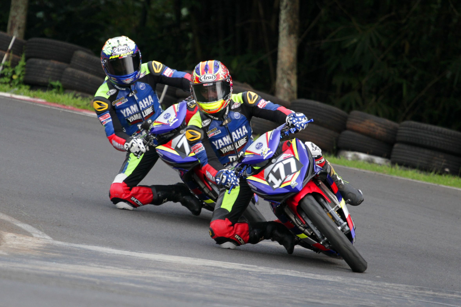Mana Yang Lebih Berbahaya? Motocross atau Road Race?