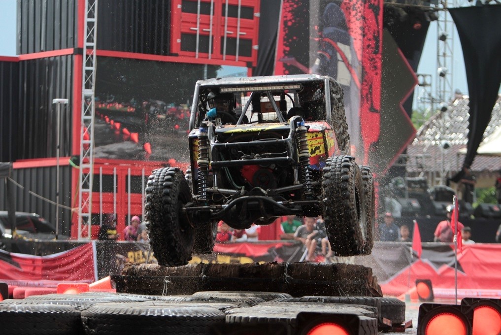 Ternyata Ini Arti “4x4” yang Sering Ada di Body Mobil Offroad