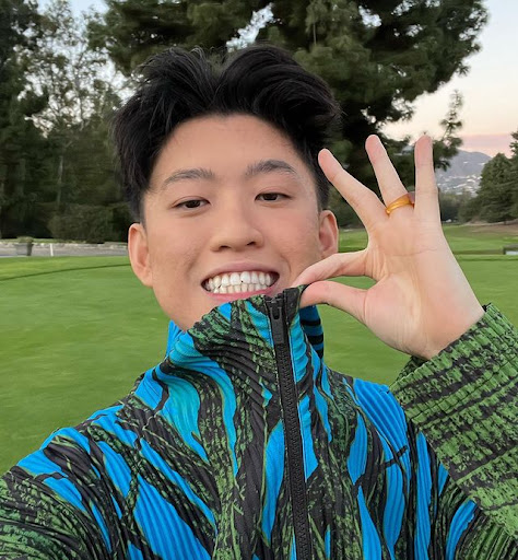 Rich Brian Rilis Video Musik ‘VIVID’, yang Ia Produksi Sendiri
