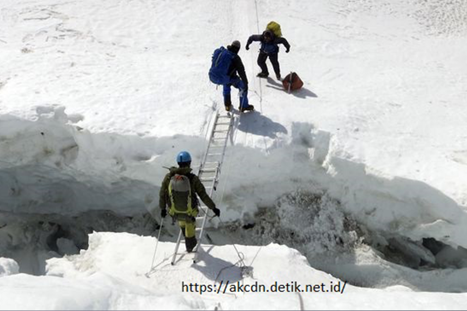 Gaji Pemandu Pendakian Gunung Everest