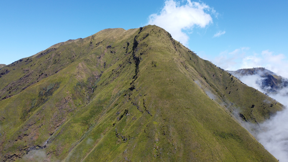 Gunung Yang Punya Sumber Air