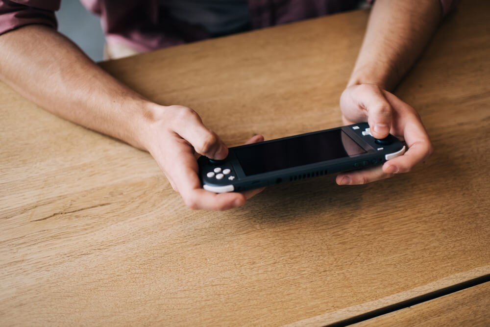 ROG Ally dan Steam Deck