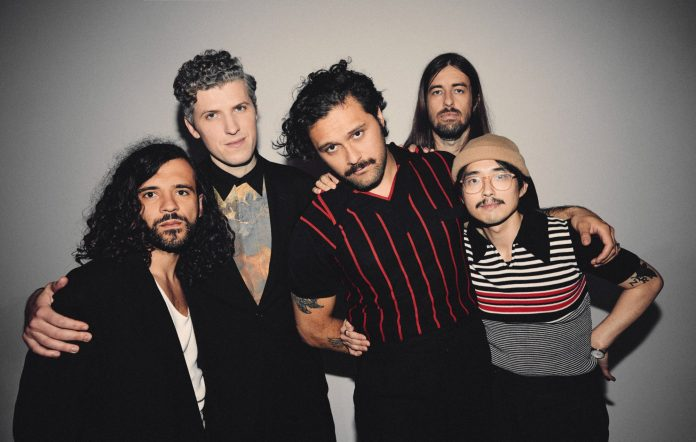 Gang of Youths Cetak Single Baru yang Mengerikan, Spirit Boy