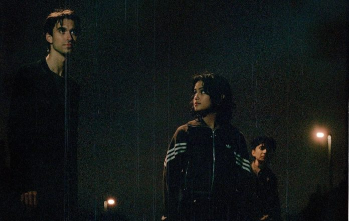 Honeyglaze Umumkan Album Debut dan Bagikan Single Shadows