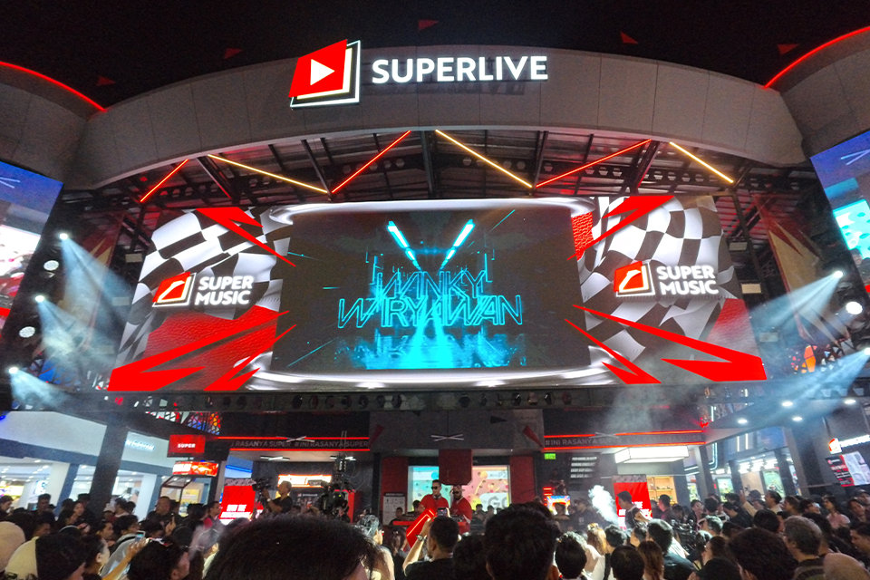 Winky Wiryawan di Booth SUPERLIVE