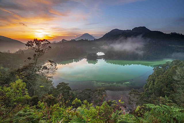 Telaga Warna. Image: Wikipedia